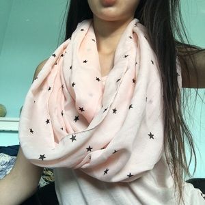 NWOT | H&M PINK CIRCLE SCARF WITH BLACKS STARS